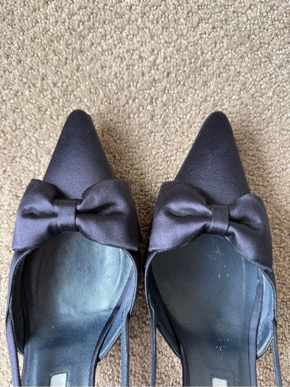 Manolo Blahnik Dark Navy Satin Pointed-Toe Slingback Pumps with Bow size 39.5 - Picture 10 of 10